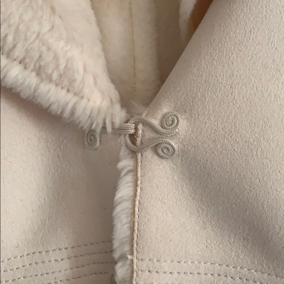 White House/Black Market - Picture 3 of 8